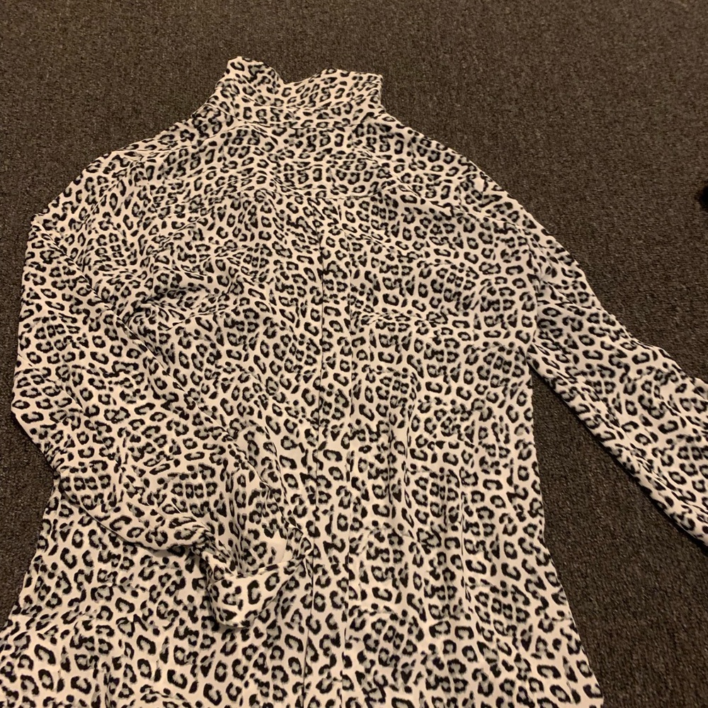 Grey And White Cheetah Button Up - image 5